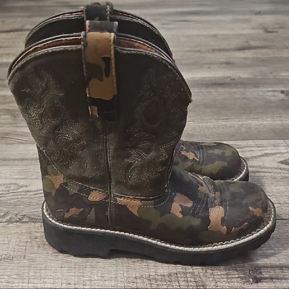 ISO Ariat Fatbaby Camouflage Cowboy Boots with Green Suede